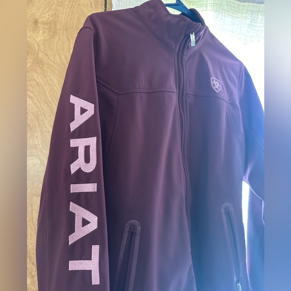 Ariat Women’s Size Large Soft Shell Jacket Burgundy Full zip